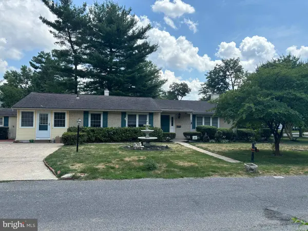 101 CARRAIGE HOUSE, Riverton, NJ 08077