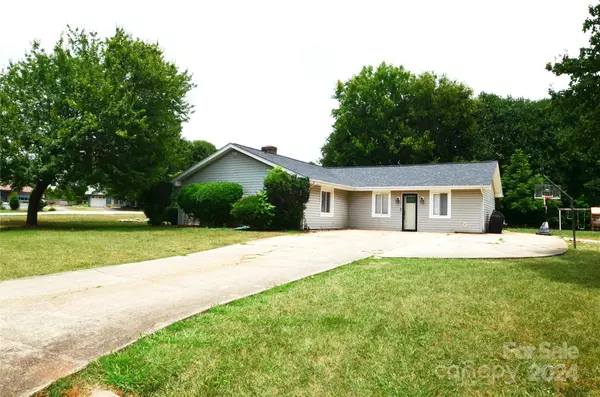 5287 Stonewood DR, Hickory, NC 28602