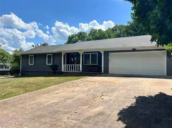 2795 Frank LN, Douglasville, GA 30135