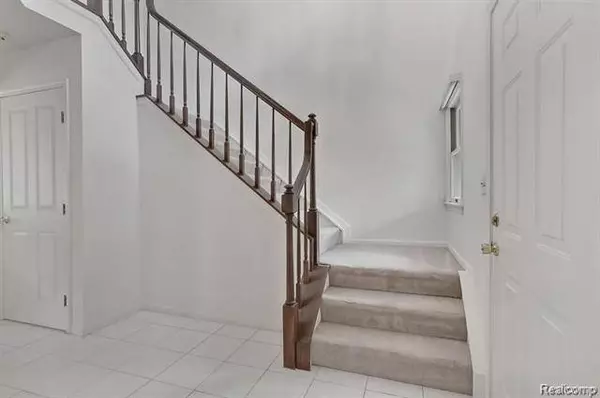 527 Galen Circle, Ann Arbor, MI 48103