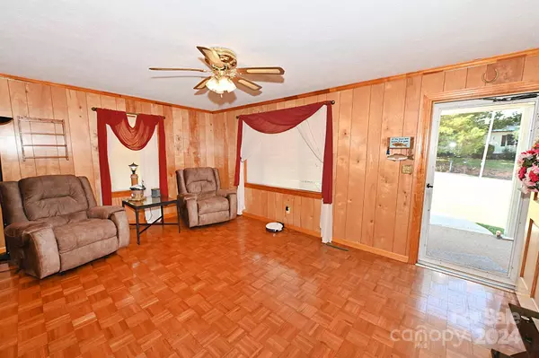 1031 Elm CIR, Granite Falls, NC 28630