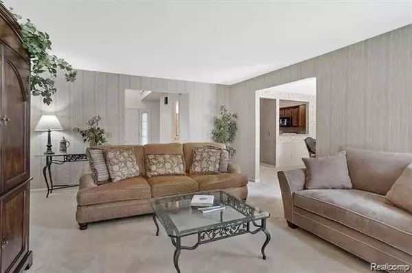 527 Galen Circle, Ann Arbor, MI 48103