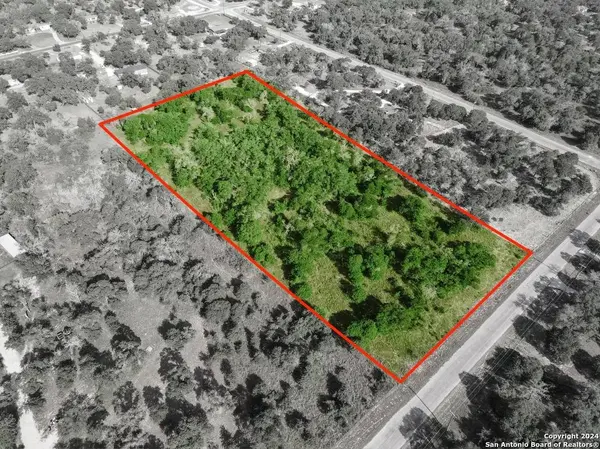 125 CLEAR LAKE DR, Poteet, TX 78065