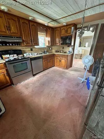 9372 Allen Road, Allen Park, MI 48101