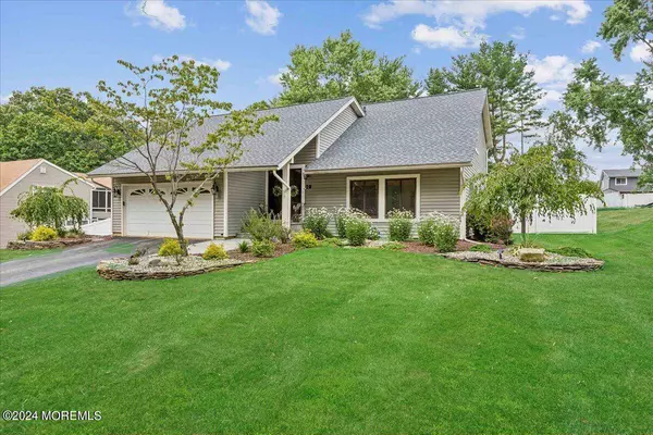 10 Hillside Road, Manalapan, NJ 07726