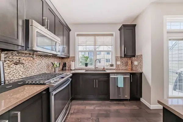 283 Mahogany BLVD SE, Calgary, AB T3M 2G8