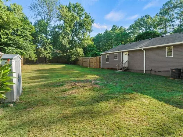 2795 Frank LN, Douglasville, GA 30135