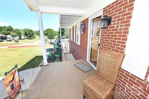 1031 Elm CIR, Granite Falls, NC 28630