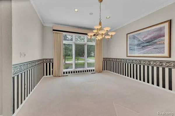 6297 NICHOLAS Drive, West Bloomfield, MI 48322