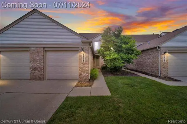 4414 HUNTERS Circle E, Canton, MI 48188