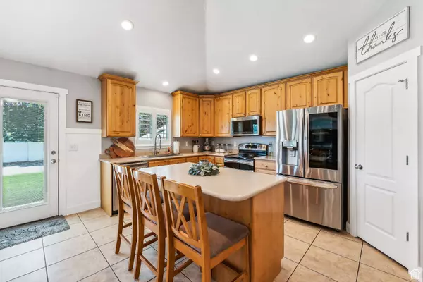 1938 W JACKSON S, Kaysville, UT 84037