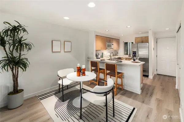 15711 Waynita WAY NE #H303, Bothell, WA 98011