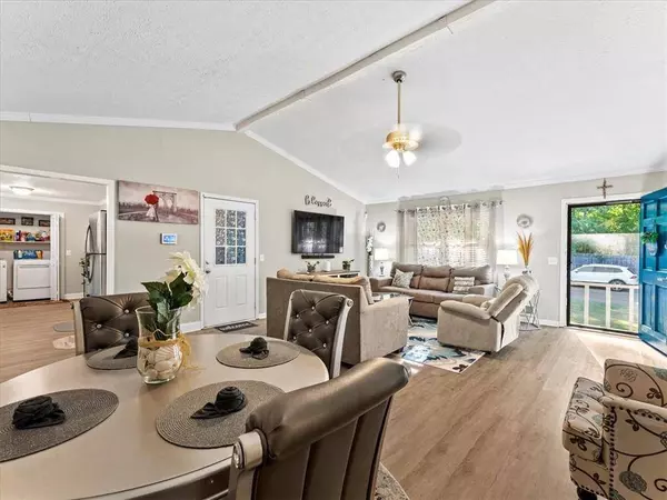 2795 Frank LN, Douglasville, GA 30135