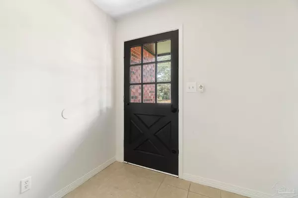 5724 Sunflower Ave, Milton, FL 32570