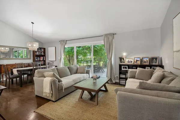 2901 Lilac LN, Northbrook, IL 60062