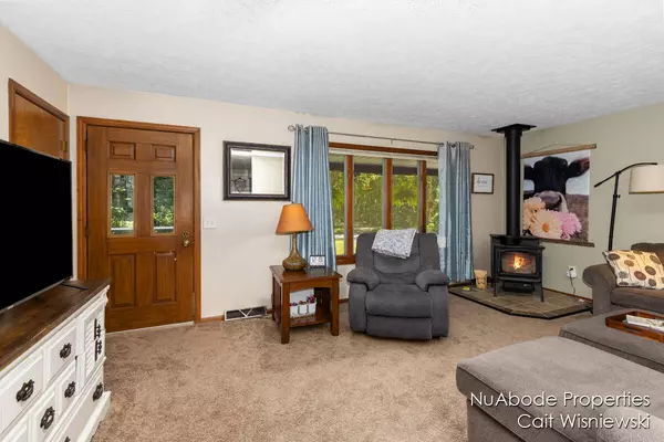 1250 17 Mile Rd Road, Kent City, MI 49330