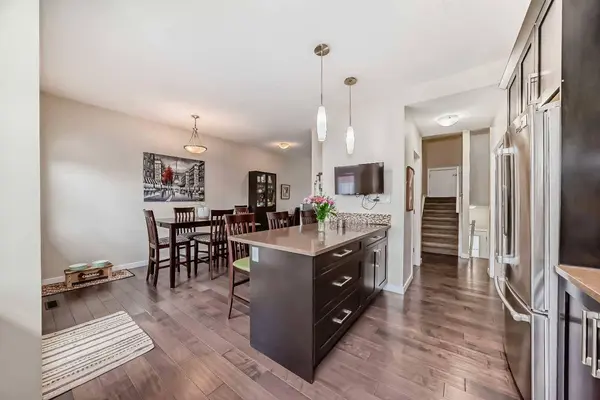 283 Mahogany BLVD SE, Calgary, AB T3M 2G8