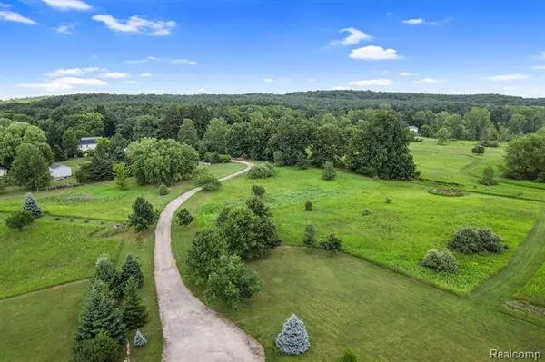 10501 N Territorial Road, Dexter, MI 48130