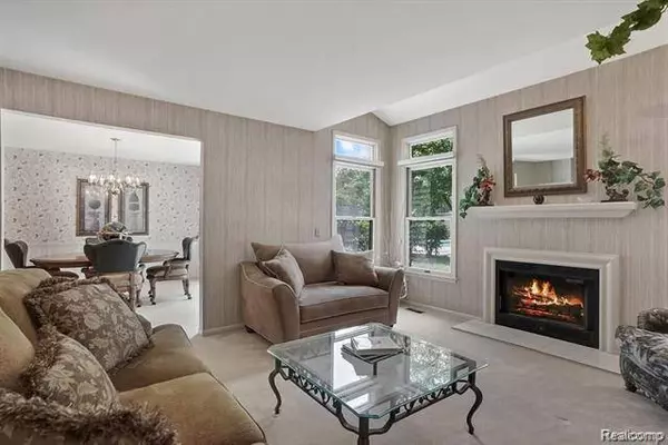 527 Galen Circle, Ann Arbor, MI 48103