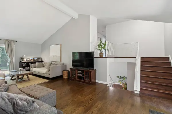 2901 Lilac LN, Northbrook, IL 60062