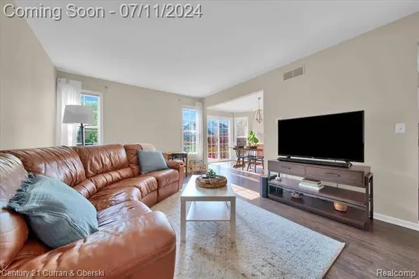 4414 HUNTERS Circle E, Canton, MI 48188