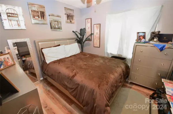 5287 Stonewood DR, Hickory, NC 28602