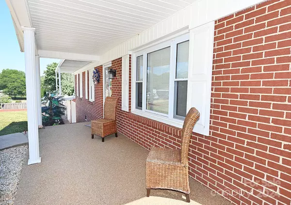 1031 Elm CIR, Granite Falls, NC 28630