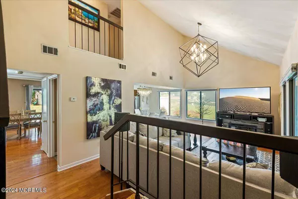 10 Hillside Road, Manalapan, NJ 07726