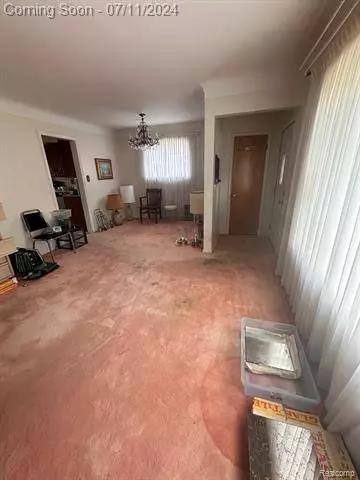 9372 Allen Road, Allen Park, MI 48101