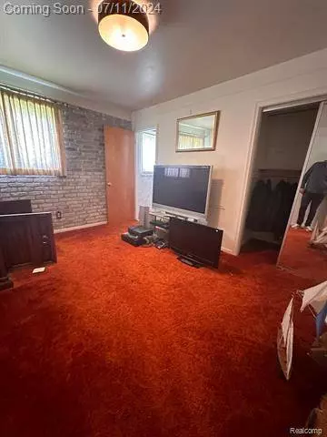 9372 Allen Road, Allen Park, MI 48101