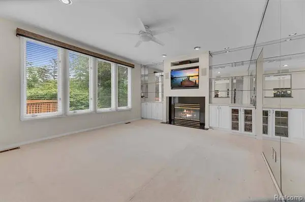 6297 NICHOLAS Drive, West Bloomfield, MI 48322