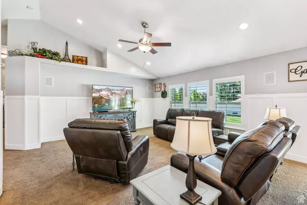 1938 W JACKSON S, Kaysville, UT 84037