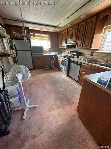 9372 Allen Road, Allen Park, MI 48101