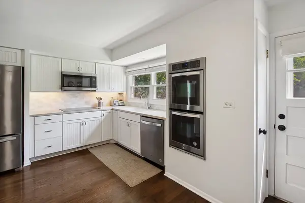 2901 Lilac LN, Northbrook, IL 60062