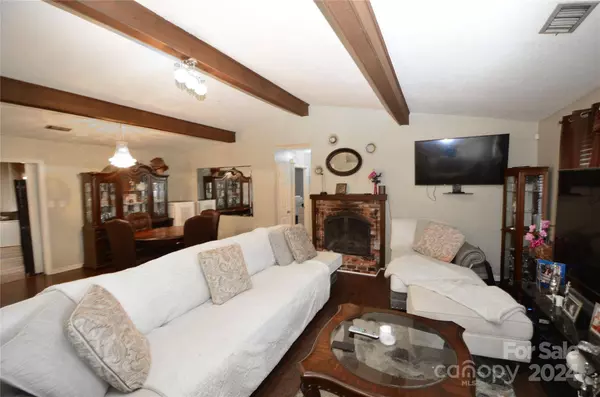 5287 Stonewood DR, Hickory, NC 28602