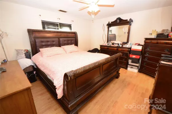 5287 Stonewood DR, Hickory, NC 28602