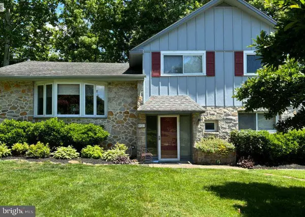 8121 HAMMOND RD, Elkins Park, PA 19027