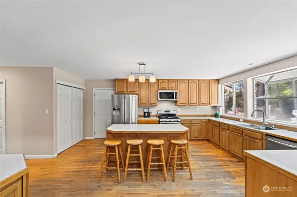 1542 12th LN, Fox Island, WA 98333