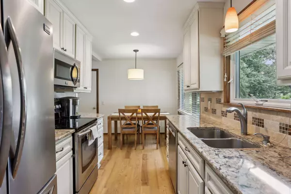 3103 Leyland TRL, Woodbury, MN 55125