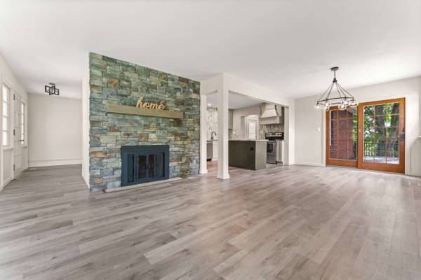 312 E Maitland Ln, New Castle, PA 16105-1310