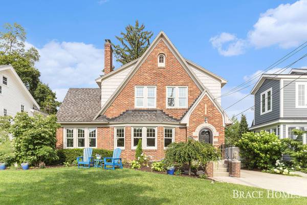 933 Lakeside SE Drive, Grand Rapids, MI 49506