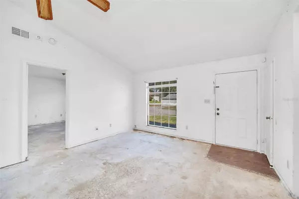 2925 ROUNDABOUT LN, Orlando, FL 32818