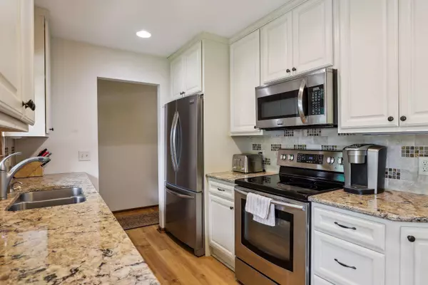 3103 Leyland TRL, Woodbury, MN 55125