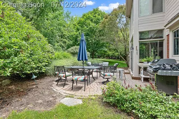 1999 BARRINGTON, Rochester Hills, MI 48306