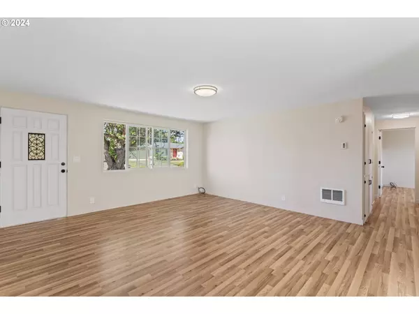 970 LONG RIDGE DR, Springfield, OR 97478