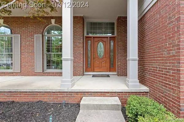 1999 BARRINGTON, Rochester Hills, MI 48306