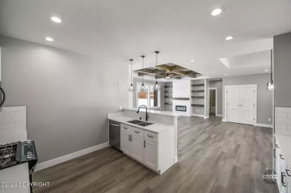 558 N Joppa CIR, Palmer, AK 99645