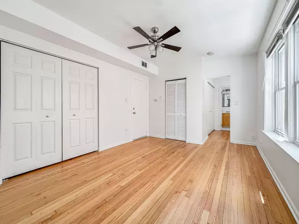 4240 N CLARENDON AVE #215N, Chicago, IL 60613