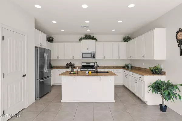 4614 E CLAXTON Avenue, Gilbert, AZ 85297