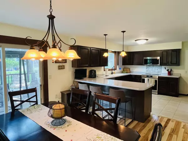 811 John Street, Waunakee, WI 53597